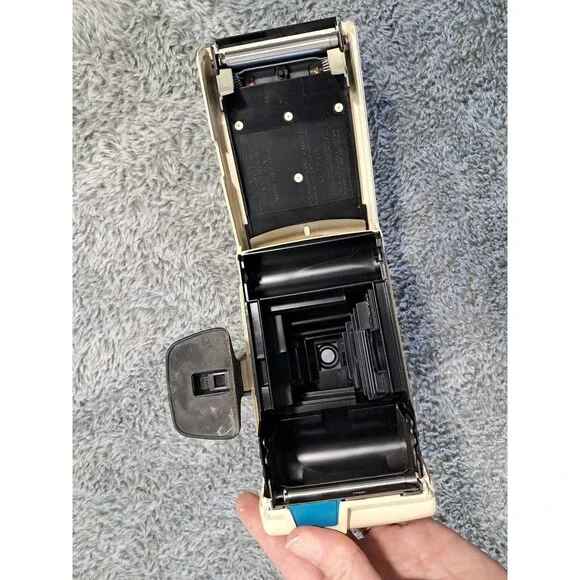 VTG Polaroid Land Camera Swinger Model 20 Strap Photography Decorations Untested - Picture 7 of 12